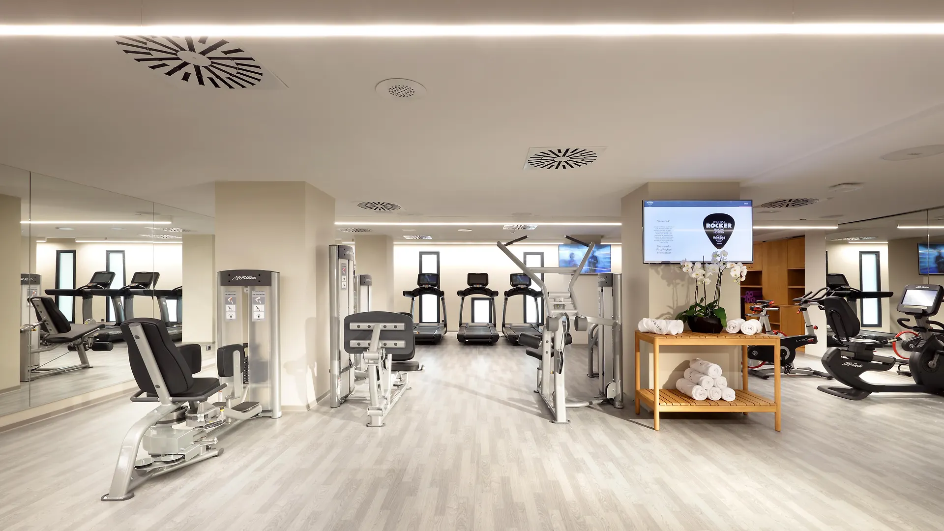 אדחה Hard Rock Hotel Tenerife 5*,
