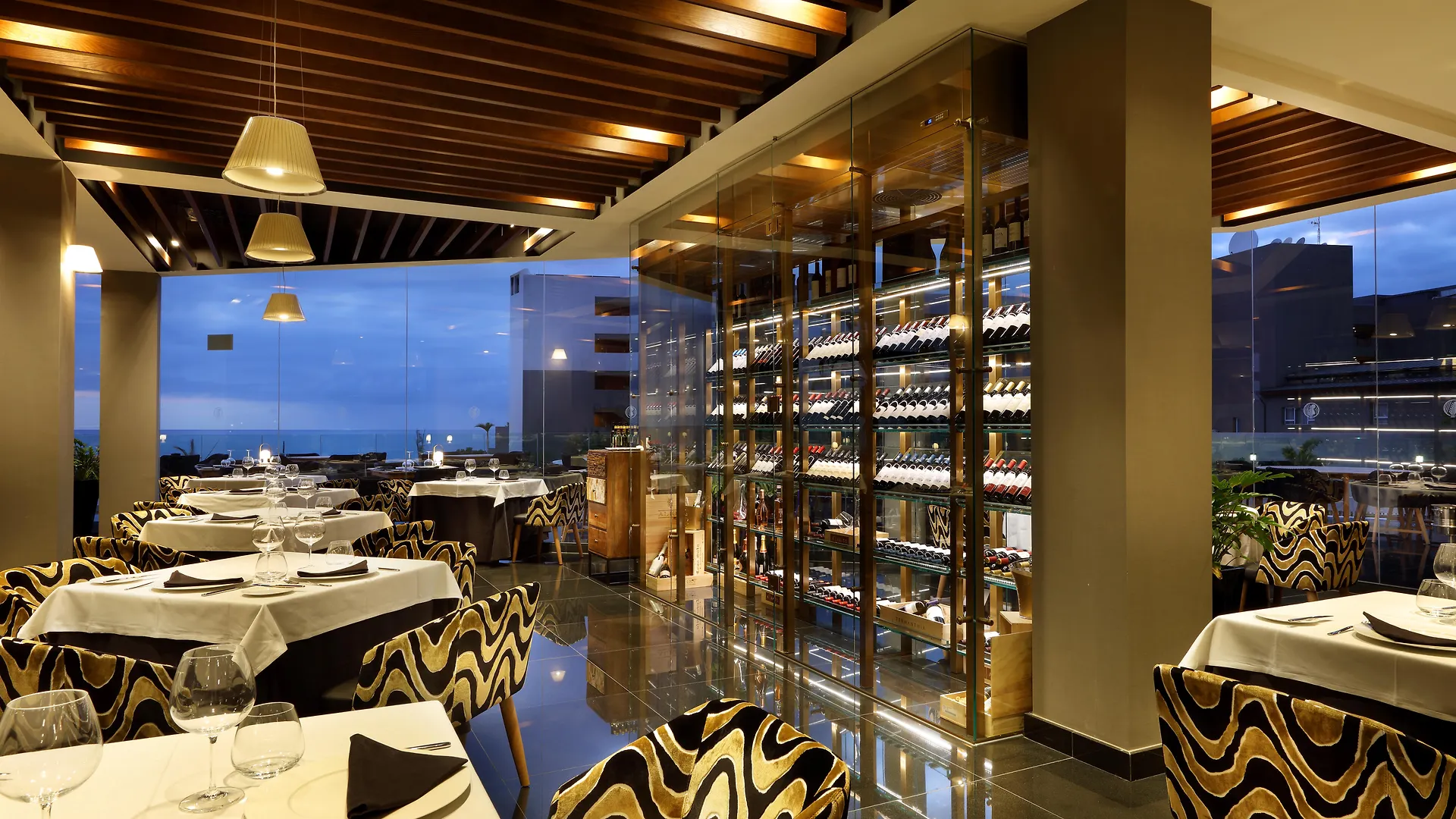 אדחה Hard Rock Hotel Tenerife 5*,